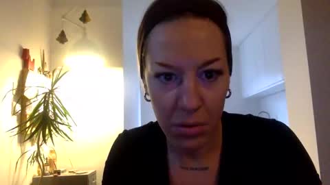 Em online show from January 8, 8:40 am