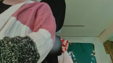 Londoncashmere69  online show from December 7, 2:42 am