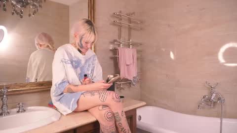  Linn online show from November 23, 2:30 pm