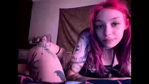 Snapshot of lookingforlona chatting on October 13, 1:58 pm lookingforlona online show from October 13, 1:58 pm