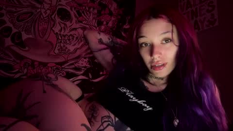 Snapshot of lookingforlona chatting on September 23, 4:27 pm lookingforlona online show from September 23, 4:27 pm