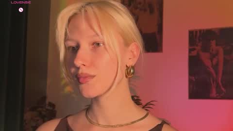 Snapshot of lora_hellyeah chatting on September 13, 4:04 pm Lora heil online show from September 13, 4:04 pm