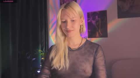 Snapshot of lora_hellyeah chatting on September 30, 4:34 pm Lora heil online show from September 30, 4:34 pm