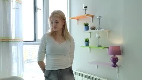 Lora online show from February 28, 9:09 am