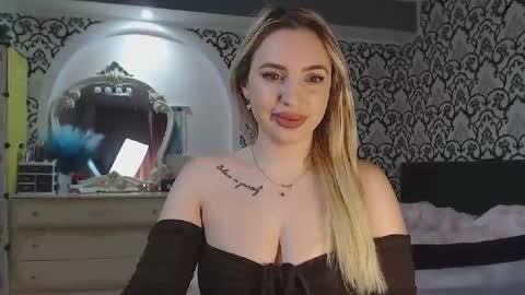 Queen LoraSinClare online show from February 16, 8:36 am