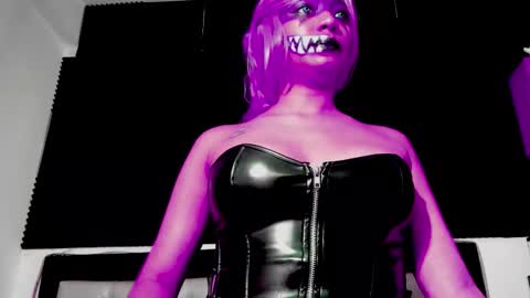 Lore Depp online show from October 17, 5:21 am