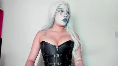 Lore Depp online show from March 10, 8:29 am