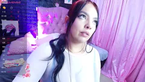 Snapshot of loren_44tits chatting on October 6, 10:36 pm Loren online show from October 6, 10:36 pm