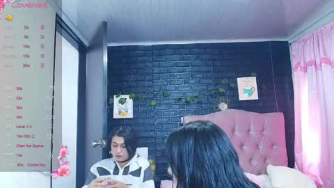Snapshot of loren_44tits chatting on September 22, 8:29 pm Loren online show from September 22, 8:29 pm