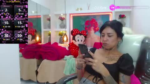 Snapshot of lorenapinto_ chatting on March 3, 2:54 am lore online show from March 3, 2:54 am