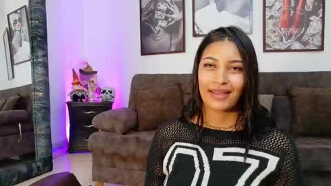 loretahorny online show from October 29, 1:58 pm