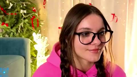 Chloe for Fan BlackHole online show from December 18, 6:12 pm