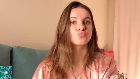 Chloe for Fan BlackHole online show from November 21, 6:10 pm