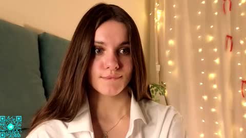 Chloe for Fan BlackHole online show from March 6, 6:25 pm