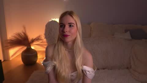 Lorrie online show from March 21, 10:20 am