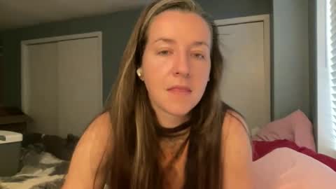 lothlori online show from March 25, 12:30 pm