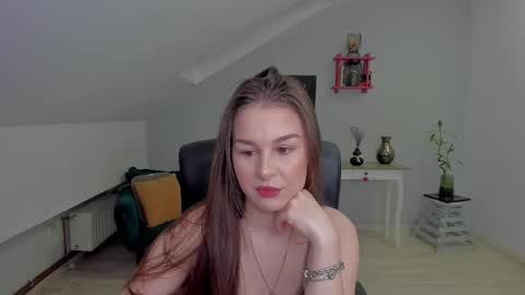 louannahart online show from January 12, 4:29 am