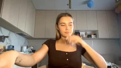 Bella online show from May 19, 3:52 pm