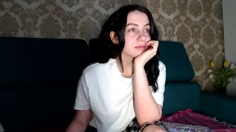 Louise online show from March 8, 11:45 am