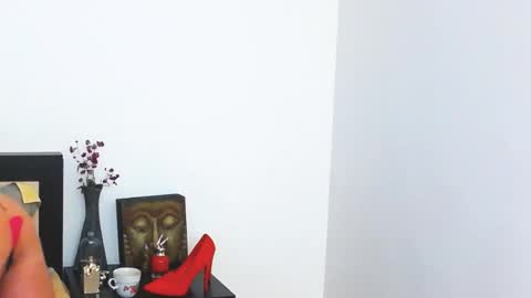 louisebella online show from March 15, 2:46 am