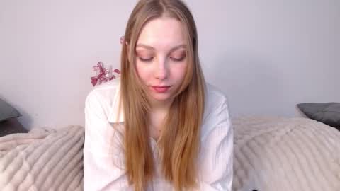 love bella  online show from March 27, 1:07 am