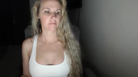 LoVe On  online show from March 28, 1:10 pm