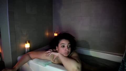 Snapshot of love_raquel_xo chatting on February 20, 3:01 am Raquel Love online show from February 20, 3:01 am