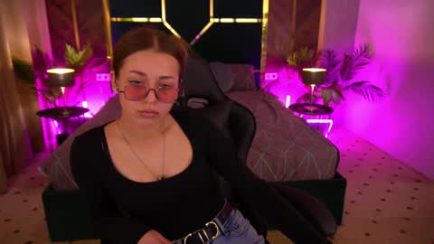 loveedove online show from April 3, 1:31 pm