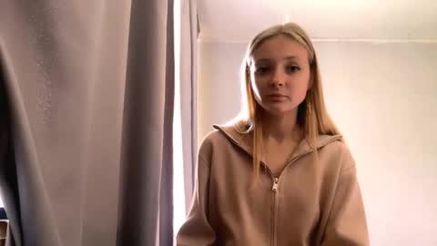 Ella online show from October 8, 9:24 am