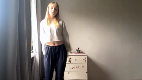 Ella online show from October 10, 9:36 am