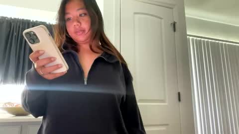 Snapshot of lovellly_ chatting on March 2, 4:14 pm Love online show from March 2, 4:14 pm