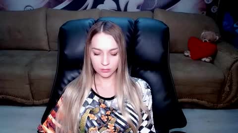 private open online show from November 17, 1:23 pm