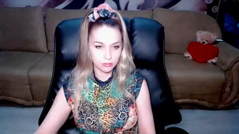 private open online show from February 14, 12:07 pm