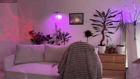 Elsa online show from April 8, 5:42 am