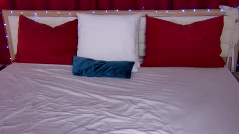 Caroline online show from November 20, 2:01 am