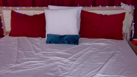 Caroline online show from October 28, 2:28 am