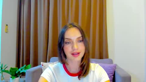 Snapshot of lovelyeemia chatting on September 20, 1:53 pm Mia online show from September 20, 1:53 pm