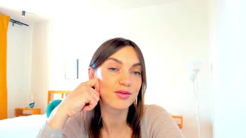 Snapshot of lovelyeemia chatting on December 9, 11:15 am Mia online show from December 9, 11:15 am