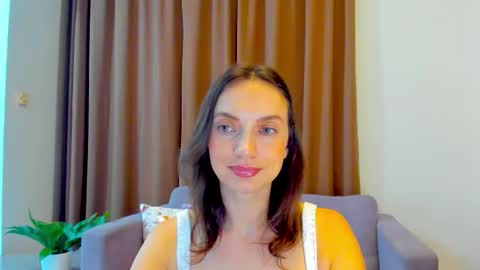 Snapshot of lovelyeemia chatting on September 24, 10:25 am Mia online show from September 24, 10:25 am