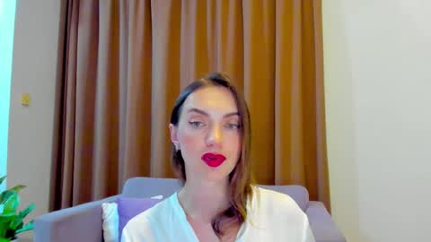 Snapshot of lovelyeemia chatting on October 20, 10:40 am Mia online show from October 20, 10:40 am
