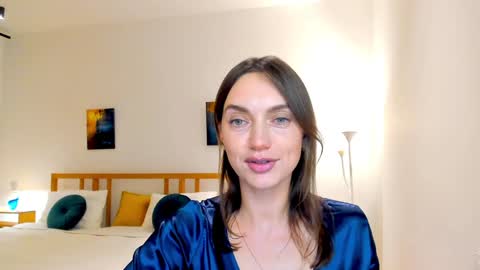 Snapshot of lovelyeemia chatting on December 5, 7:06 pm Mia online show from December 5, 7:06 pm