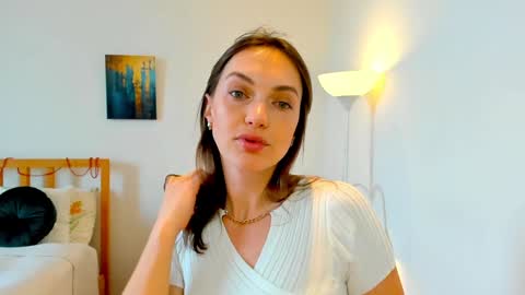 Snapshot of lovelyeemia chatting on December 25, 9:24 am Mia online show from December 25, 9:24 am