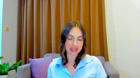 Snapshot of lovelyeemia chatting on October 14, 10:40 am Mia online show from October 14, 10:40 am