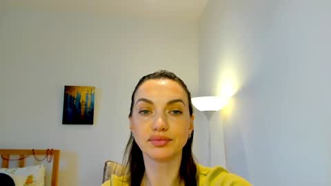 Snapshot of lovelyeemia chatting on December 24, 12:00 pm Mia online show from December 24, 12:00 pm
