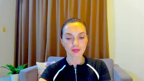 Snapshot of lovelyeemia chatting on September 21, 3:32 pm Mia online show from September 21, 3:32 pm