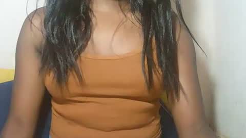 lovelylarra online show from February 8, 11:36 am