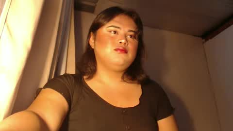 Snapshot of lovelypinaychubsx chatting on December 30, 2:40 pm lovely online show from December 30, 2:40 pm