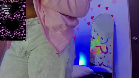 Snapshot of lovequeen02 chatting on March 2, 12:03 pm L O V E online show from March 2, 12:03 pm