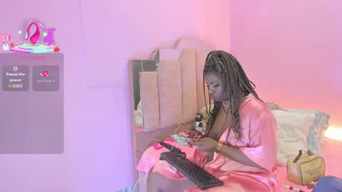 Snapshot of lovequeen02 chatting on September 14, 12:03 pm L O V E online show from September 14, 12:03 pm