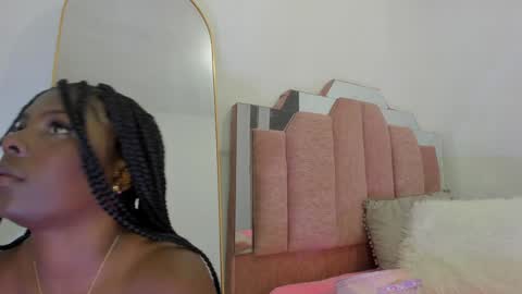 Snapshot of lovequeen02 chatting on January 16, 11:15 am L O V E online show from January 16, 11:15 am